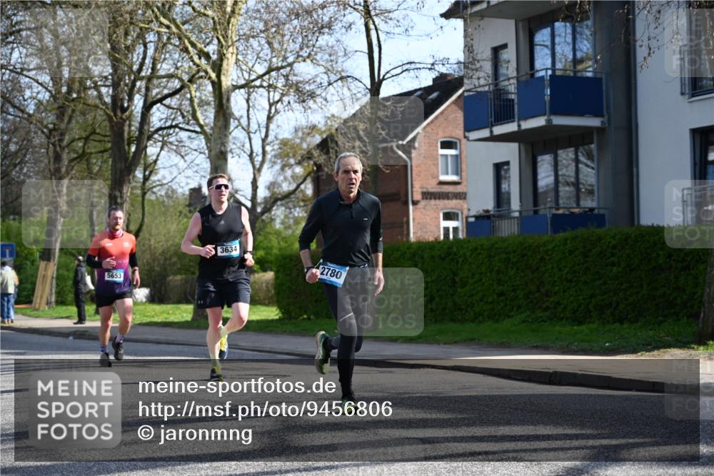 12.04.2026 - 45. Internationalen Wilhelmsburger Insellauf J. Mangold http://msf.ph/oto/9456806 12.04.2026 10:31:30 Ziel 3584, 3619, 3634, 2780, 5653, 3706, 2377, 4791, 5522, 4844, 3666, 3905, 5449 meine-sportfotos.de