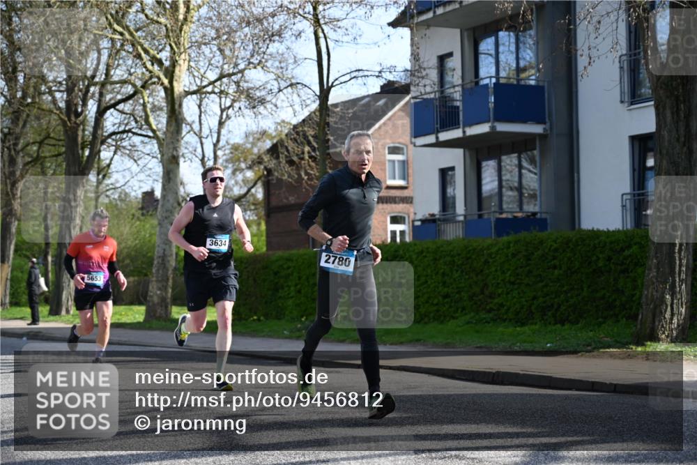 12.04.2026 - 45. Internationalen Wilhelmsburger Insellauf J. Mangold http://msf.ph/oto/9456812 12.04.2026 10:31:30 Ziel 3584, 3619, 3634, 2780, 5653, 3706, 2377, 4791, 5522, 4844, 3666, 3905, 5449 meine-sportfotos.de