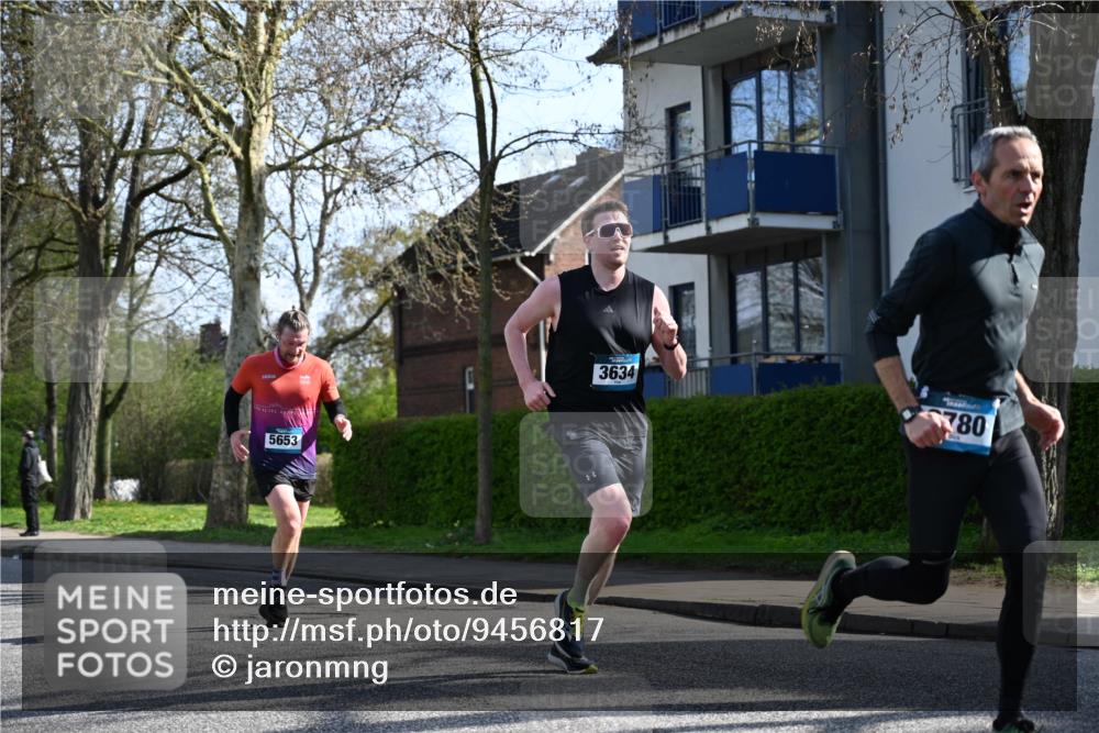 12.04.2026 - 45. Internationalen Wilhelmsburger Insellauf J. Mangold http://msf.ph/oto/9456817 12.04.2026 10:31:31 Ziel 3584, 3619, 3634, 2780, 5653, 3706, 2377, 4791, 5522, 4844, 3666, 3905, 5449 meine-sportfotos.de