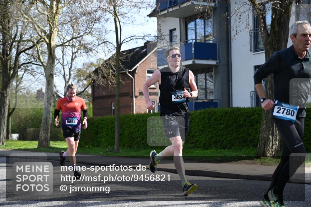 12.04.2026 - 45. Internationalen Wilhelmsburger Insellauf J. Mangold http://msf.ph/oto/9456821 12.04.2026 10:31:31 Ziel 3584, 3619, 3634, 2780, 5653, 3706, 2377, 4791, 5522, 4844, 3666, 3905, 5449 meine-sportfotos.de