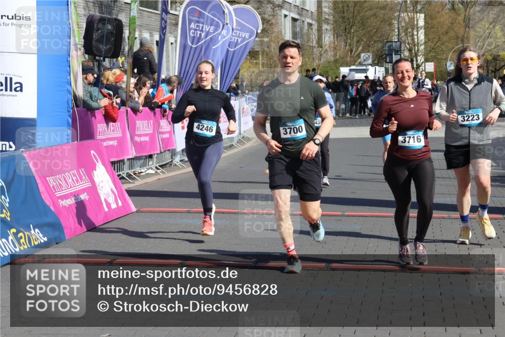 12.04.2026 - 45. Internationalen Wilhelmsburger Insellauf Strokosch-Dieckow http://msf.ph/oto/9456828 12.04.2026 11:03:26 Ziel 3910, 3700, 3716, 3223, 4246, 4382, 5816 meine-sportfotos.de