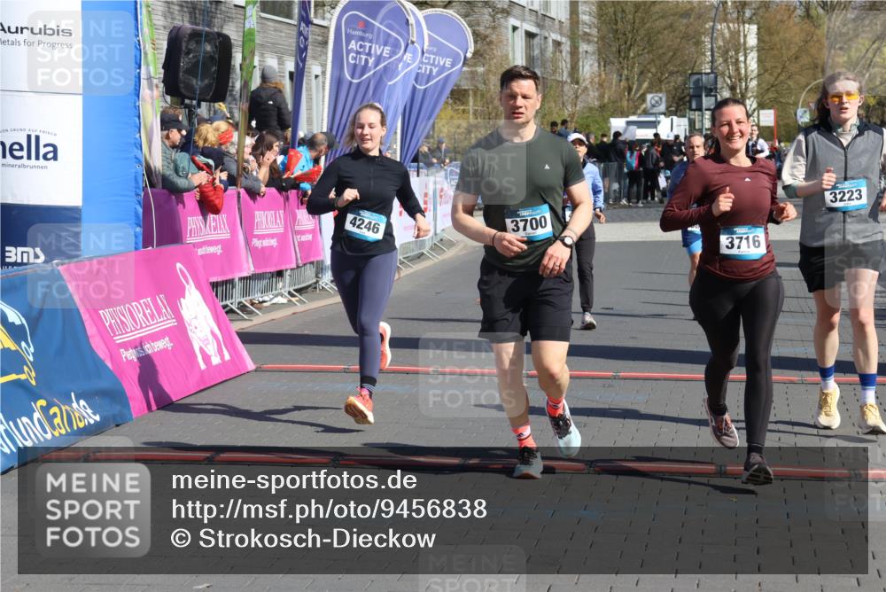 12.04.2026 - 45. Internationalen Wilhelmsburger Insellauf Strokosch-Dieckow http://msf.ph/oto/9456838 12.04.2026 11:03:26 Ziel 3910, 3700, 3716, 3223, 4246, 4382, 5816 meine-sportfotos.de