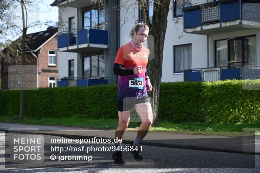 12.04.2026 - 45. Internationalen Wilhelmsburger Insellauf J. Mangold http://msf.ph/oto/9456841 12.04.2026 10:31:33 Ziel 3584, 3619, 3634, 2780, 5653, 3706, 2377, 4791, 5522, 4844, 3666, 3905, 5449 meine-sportfotos.de