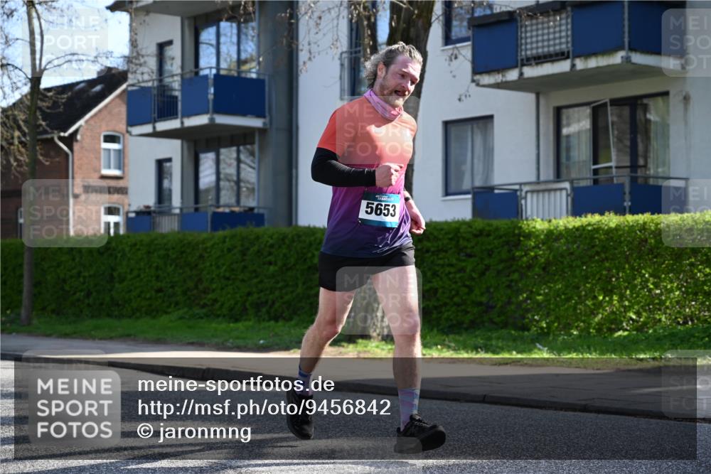 12.04.2026 - 45. Internationalen Wilhelmsburger Insellauf J. Mangold http://msf.ph/oto/9456842 12.04.2026 10:31:33 Ziel 3584, 3619, 3634, 2780, 5653, 3706, 2377, 4791, 5522, 4844, 3666, 3905, 5449 meine-sportfotos.de