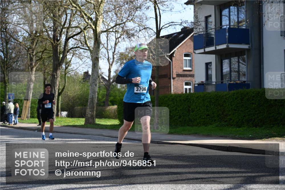 12.04.2026 - 45. Internationalen Wilhelmsburger Insellauf J. Mangold http://msf.ph/oto/9456851 12.04.2026 10:31:36 Ziel 3619, 3634, 2780, 5653, 3706, 2377, 4791, 5522, 4844, 3666, 3905, 5449 meine-sportfotos.de