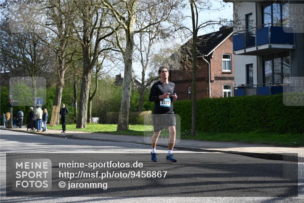 12.04.2026 - 45. Internationalen Wilhelmsburger Insellauf J. Mangold http://msf.ph/oto/9456867 12.04.2026 10:31:38 Ziel 3634, 2780, 5653, 3706, 2377, 4791, 5522, 4844, 3666, 3905, 5449, 4554 meine-sportfotos.de