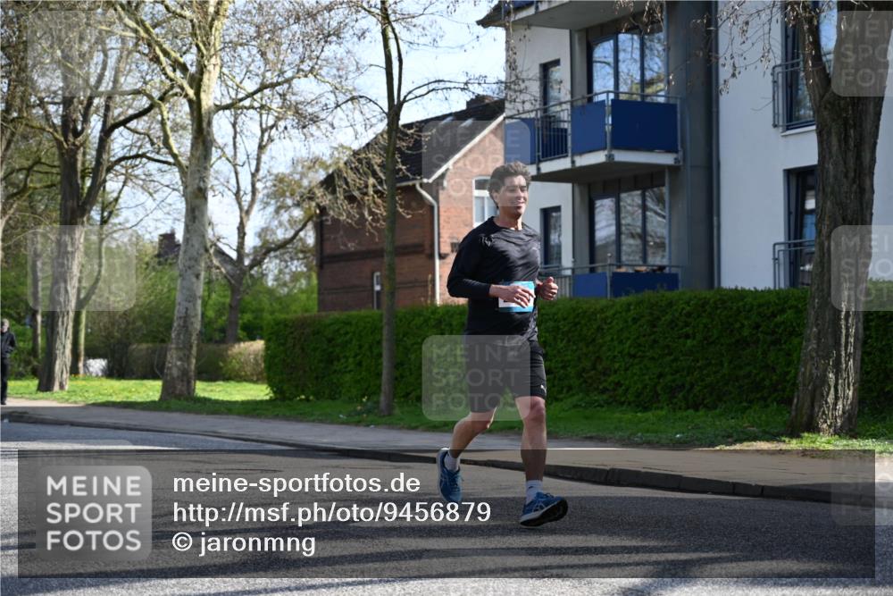 12.04.2026 - 45. Internationalen Wilhelmsburger Insellauf J. Mangold http://msf.ph/oto/9456879 12.04.2026 10:31:39 Ziel 3634, 2780, 5653, 3706, 2377, 4791, 5522, 4844, 3666, 3666, 3905, 5449, 4554 meine-sportfotos.de