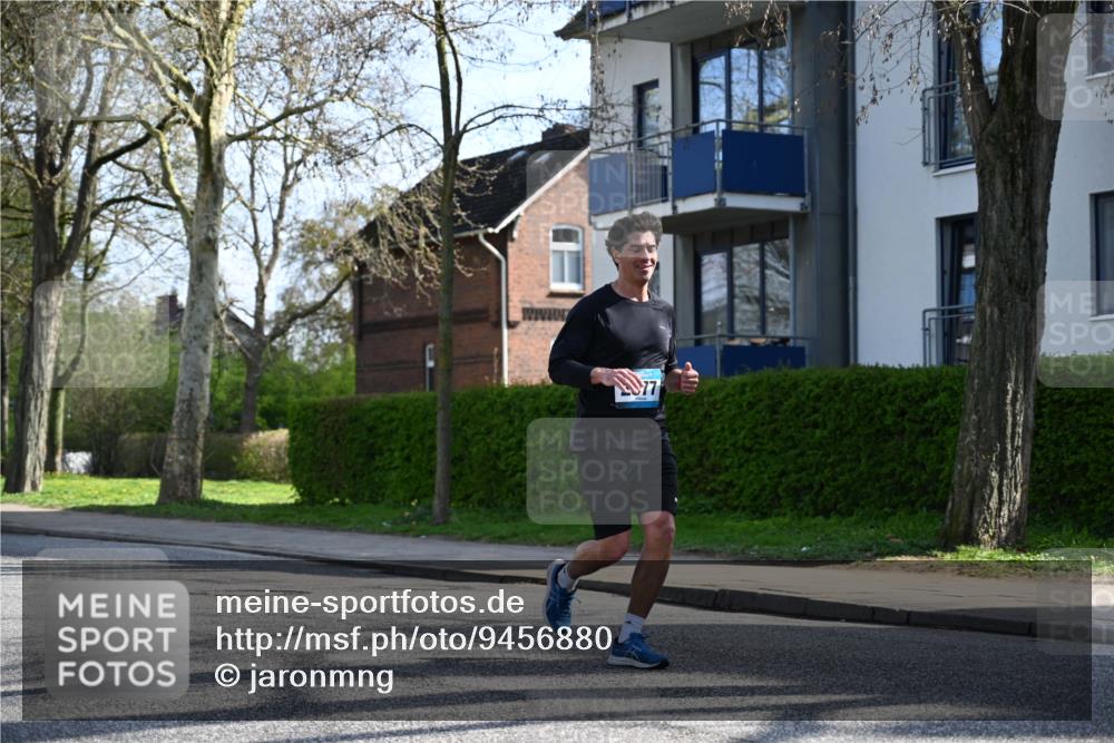 12.04.2026 - 45. Internationalen Wilhelmsburger Insellauf J. Mangold http://msf.ph/oto/9456880 12.04.2026 10:31:39 Ziel 3634, 2780, 5653, 3706, 2377, 4791, 5522, 4844, 3666, 3666, 3905, 5449, 4554 meine-sportfotos.de