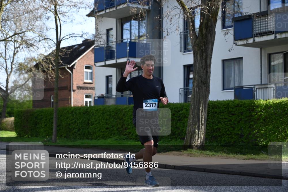 12.04.2026 - 45. Internationalen Wilhelmsburger Insellauf J. Mangold http://msf.ph/oto/9456886 12.04.2026 10:31:39 Ziel 3634, 2780, 5653, 3706, 2377, 4791, 5522, 4844, 3666, 3666, 3905, 5449, 4554 meine-sportfotos.de