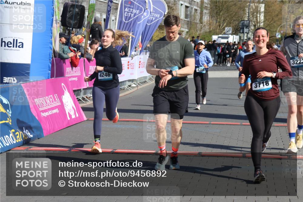 12.04.2026 - 45. Internationalen Wilhelmsburger Insellauf Strokosch-Dieckow http://msf.ph/oto/9456892 12.04.2026 11:03:26 Ziel 3910, 3700, 3716, 3223, 4246, 4382, 5816 meine-sportfotos.de