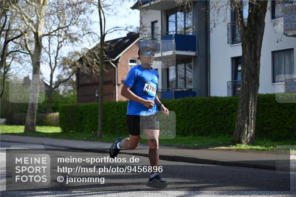 12.04.2026 - 45. Internationalen Wilhelmsburger Insellauf J. Mangold http://msf.ph/oto/9456896 12.04.2026 10:31:56 Ziel 4791, 5522, 4844, 3666, 3905, 5449, 4554, 4378, 3675, 3876, 3506, 4370, 3983, 3114 meine-sportfotos.de