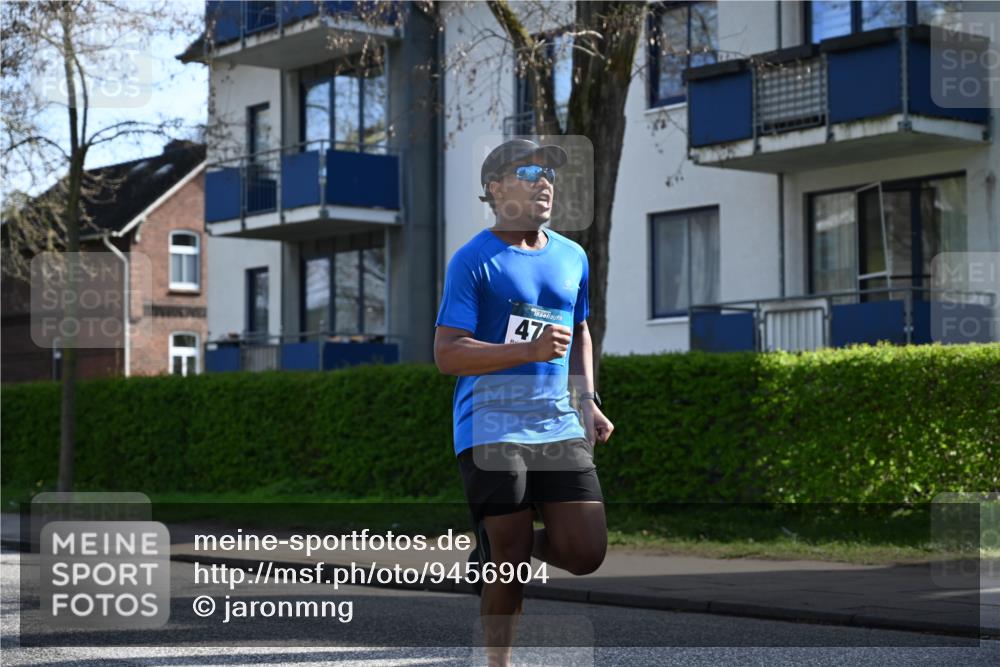 12.04.2026 - 45. Internationalen Wilhelmsburger Insellauf J. Mangold http://msf.ph/oto/9456904 12.04.2026 10:31:56 Ziel 4791, 5522, 4844, 3666, 3905, 5449, 4554, 4378, 3675, 3876, 3506, 4370, 3983, 3114 meine-sportfotos.de