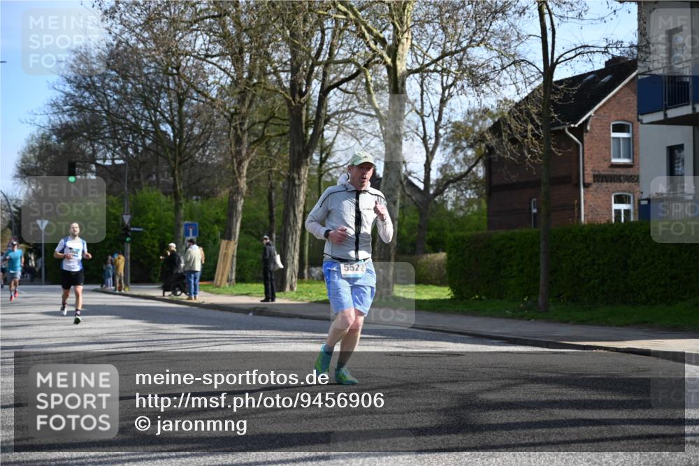 12.04.2026 - 45. Internationalen Wilhelmsburger Insellauf J. Mangold http://msf.ph/oto/9456906 12.04.2026 10:31:59 Ziel 4791, 5522, 4844, 3666, 3905, 5449, 4554, 4378, 3675, 3876, 3506, 4370, 3983, 3114, 4150 meine-sportfotos.de