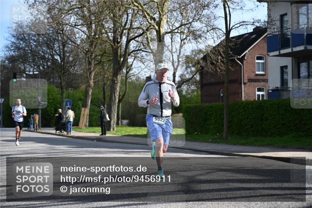 12.04.2026 - 45. Internationalen Wilhelmsburger Insellauf J. Mangold http://msf.ph/oto/9456911 12.04.2026 10:31:59 Ziel 4791, 5522, 4844, 3666, 3905, 5449, 4554, 4378, 3675, 3876, 3506, 4370, 3983, 3114, 4150 meine-sportfotos.de