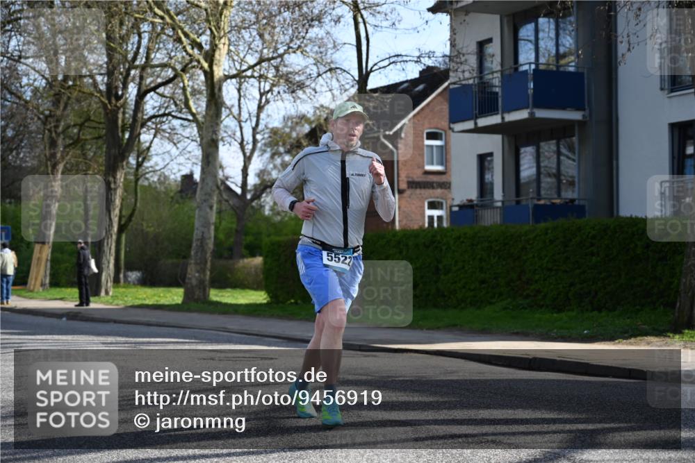12.04.2026 - 45. Internationalen Wilhelmsburger Insellauf J. Mangold http://msf.ph/oto/9456919 12.04.2026 10:32:00 Ziel 4791, 5522, 4844, 3666, 3905, 5449, 4554, 4378, 3675, 3876, 3675, 3876, 3506, 4370, 3983, 3114, 4150, 3296, 3323, 5639 meine-sportfotos.de
