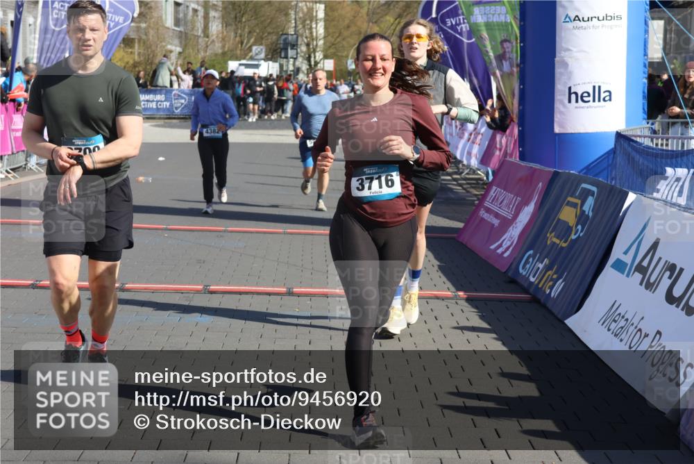 12.04.2026 - 45. Internationalen Wilhelmsburger Insellauf Strokosch-Dieckow http://msf.ph/oto/9456920 12.04.2026 11:03:27 Ziel 3700, 3716, 3223, 4246, 4382, 5816 meine-sportfotos.de
