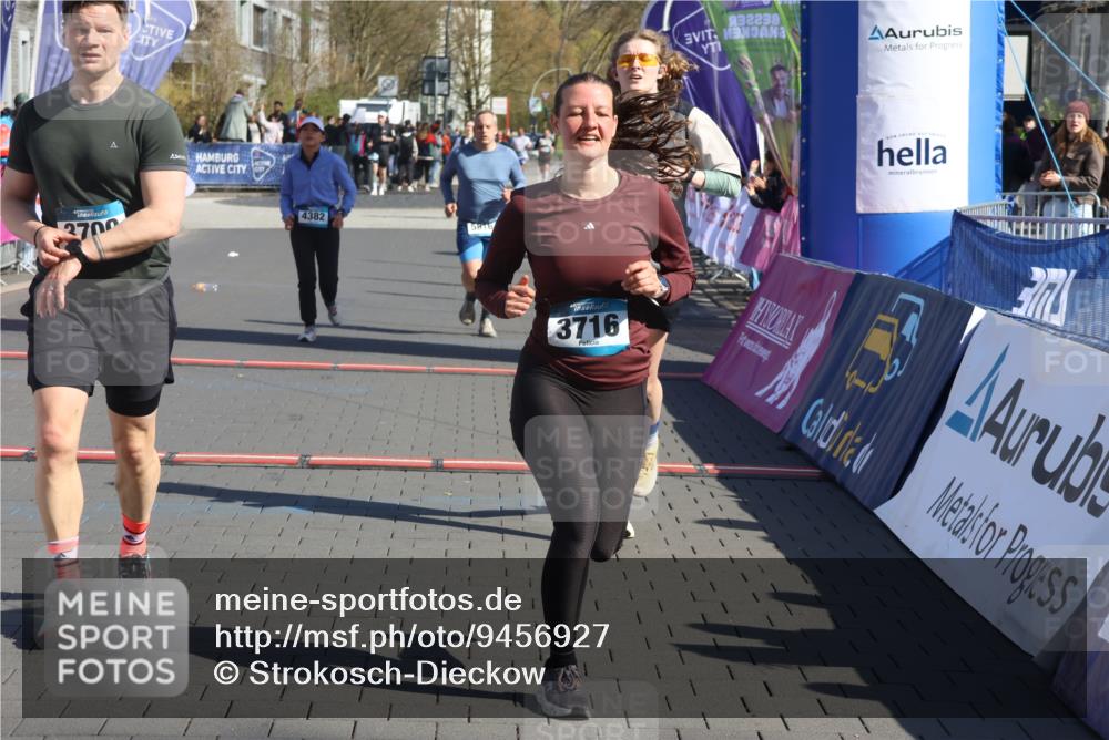 12.04.2026 - 45. Internationalen Wilhelmsburger Insellauf Strokosch-Dieckow http://msf.ph/oto/9456927 12.04.2026 11:03:27 Ziel 3700, 3716, 3223, 4246, 4382, 5816 meine-sportfotos.de