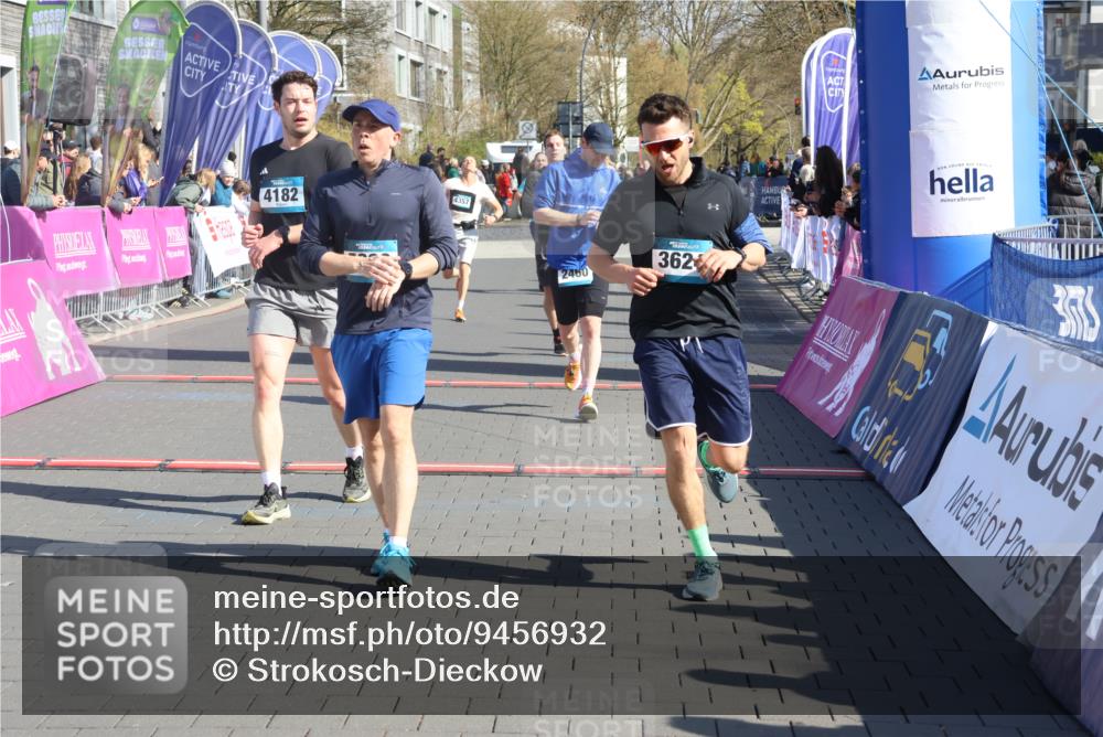 12.04.2026 - 45. Internationalen Wilhelmsburger Insellauf Strokosch-Dieckow http://msf.ph/oto/9456932 12.04.2026 10:46:28 Ziel 3848, 3849, 5690, 4182, 2460, 2706, 4357, 3952 meine-sportfotos.de