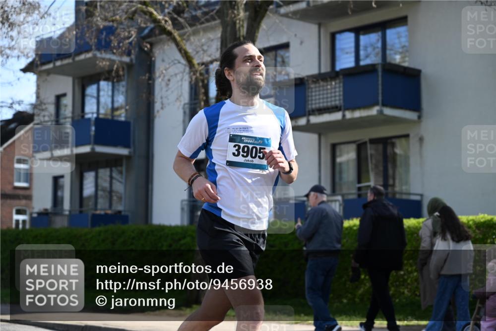 12.04.2026 - 45. Internationalen Wilhelmsburger Insellauf J. Mangold http://msf.ph/oto/9456938 12.04.2026 10:32:05 Ziel 5522, 4844, 3666, 3905, 5449, 4554, 4378, 4378, 3675, 3876, 3506, 4370, 3983, 3114, 3983, 3114, 4150, 3296, 3323, 5639, 2071 meine-sportfotos.de