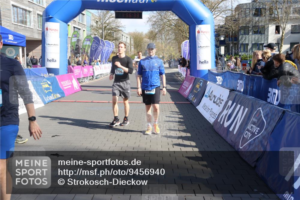 12.04.2026 - 45. Internationalen Wilhelmsburger Insellauf Strokosch-Dieckow http://msf.ph/oto/9456940 12.04.2026 10:46:31 Ziel 2460, 2706, 4357, 3952 meine-sportfotos.de