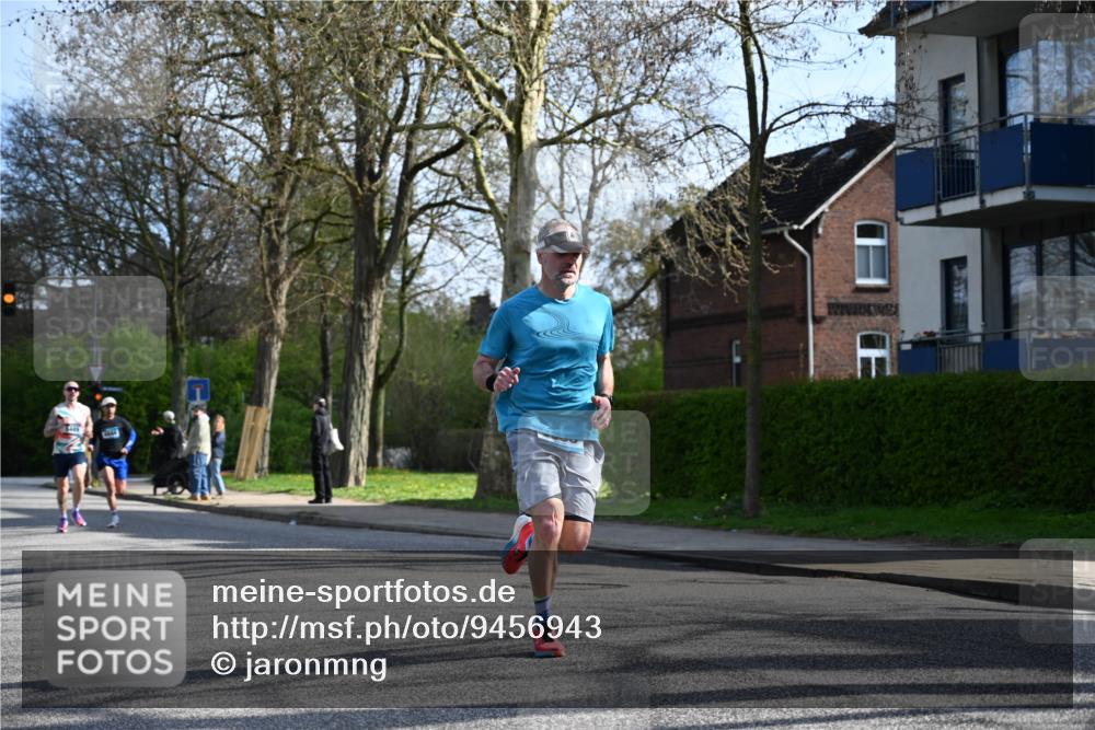 12.04.2026 - 45. Internationalen Wilhelmsburger Insellauf J. Mangold http://msf.ph/oto/9456943 12.04.2026 10:32:07 Ziel 5522, 4844, 3666, 3905, 5449, 4554, 4378, 3675, 3876, 3506, 4370, 3983, 3114, 4150, 3296, 3323, 5639, 2071, 3014 meine-sportfotos.de