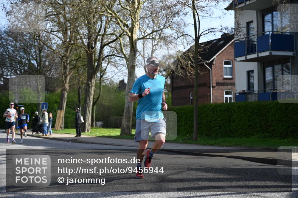 12.04.2026 - 45. Internationalen Wilhelmsburger Insellauf J. Mangold http://msf.ph/oto/9456944 12.04.2026 10:32:07 Ziel 5522, 4844, 3666, 3905, 5449, 4554, 4378, 3675, 3876, 3506, 4370, 3983, 3114, 4150, 3296, 3323, 5639, 2071, 3014 meine-sportfotos.de