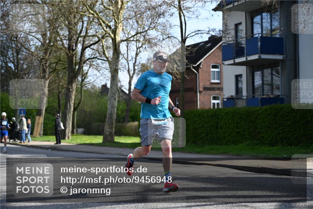 12.04.2026 - 45. Internationalen Wilhelmsburger Insellauf J. Mangold http://msf.ph/oto/9456948 12.04.2026 10:32:08 Ziel 5522, 4844, 3666, 3905, 5449, 4554, 4378, 3675, 3876, 3506, 4370, 3983, 3114, 4150, 3296, 3323, 5639, 2071, 3014 meine-sportfotos.de