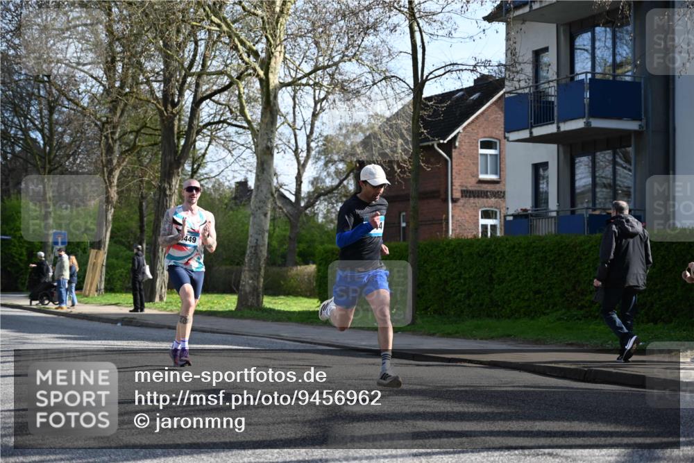 12.04.2026 - 45. Internationalen Wilhelmsburger Insellauf J. Mangold http://msf.ph/oto/9456962 12.04.2026 10:32:10 Ziel 4844, 3666, 3905, 5449, 4554, 4378, 3675, 3876, 3506, 4370, 3983, 3114, 4150, 4150, 3296, 3323, 5639, 2071, 3014 meine-sportfotos.de