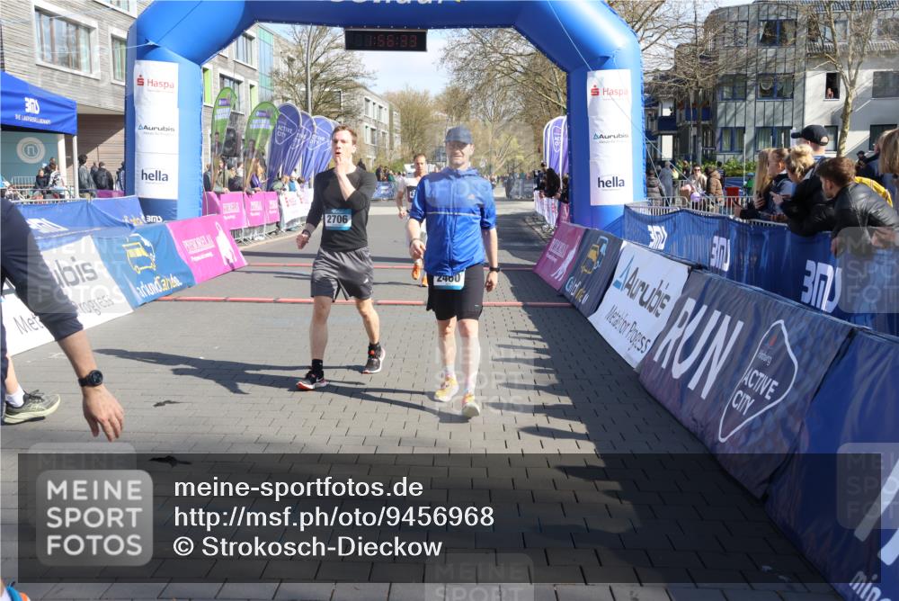 12.04.2026 - 45. Internationalen Wilhelmsburger Insellauf Strokosch-Dieckow http://msf.ph/oto/9456968 12.04.2026 10:46:32 Ziel 2460, 2706, 4357, 3952 meine-sportfotos.de