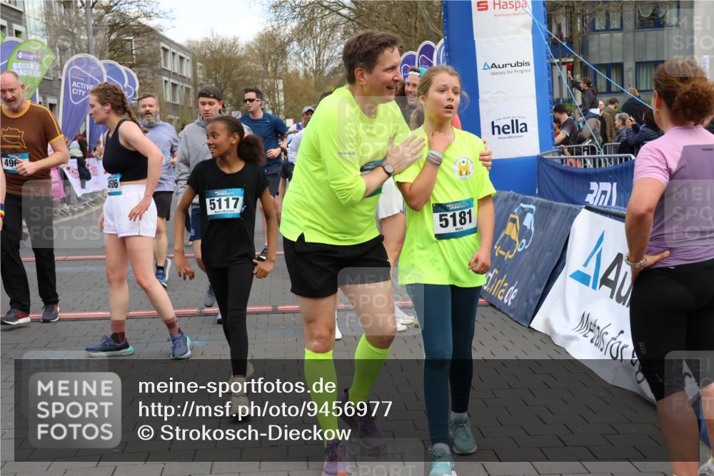 12.04.2026 - 45. Internationalen Wilhelmsburger Insellauf Strokosch-Dieckow http://msf.ph/oto/9456977 12.04.2026 13:02:49 Ziel 5181, 5117 meine-sportfotos.de