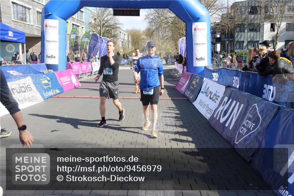 12.04.2026 - 45. Internationalen Wilhelmsburger Insellauf Strokosch-Dieckow http://msf.ph/oto/9456979 12.04.2026 10:46:32 Ziel 2460, 2706, 4357, 3952 meine-sportfotos.de