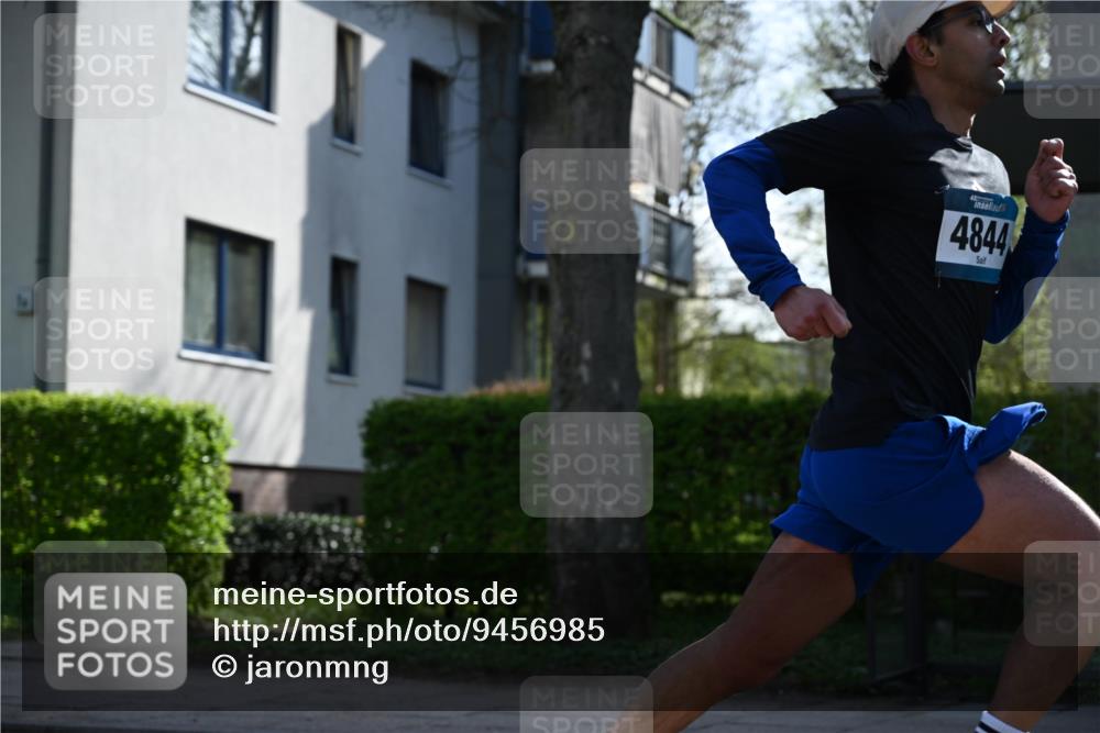 12.04.2026 - 45. Internationalen Wilhelmsburger Insellauf J. Mangold http://msf.ph/oto/9456985 12.04.2026 10:32:12 Ziel 4844, 3666, 3905, 5449, 4554, 4378, 3675, 3876, 3675, 3876, 3506, 4370, 3983, 3114, 4150, 3296, 3323, 5639, 3296, 3323, 5639, 2071, 3014 meine-sportfotos.de