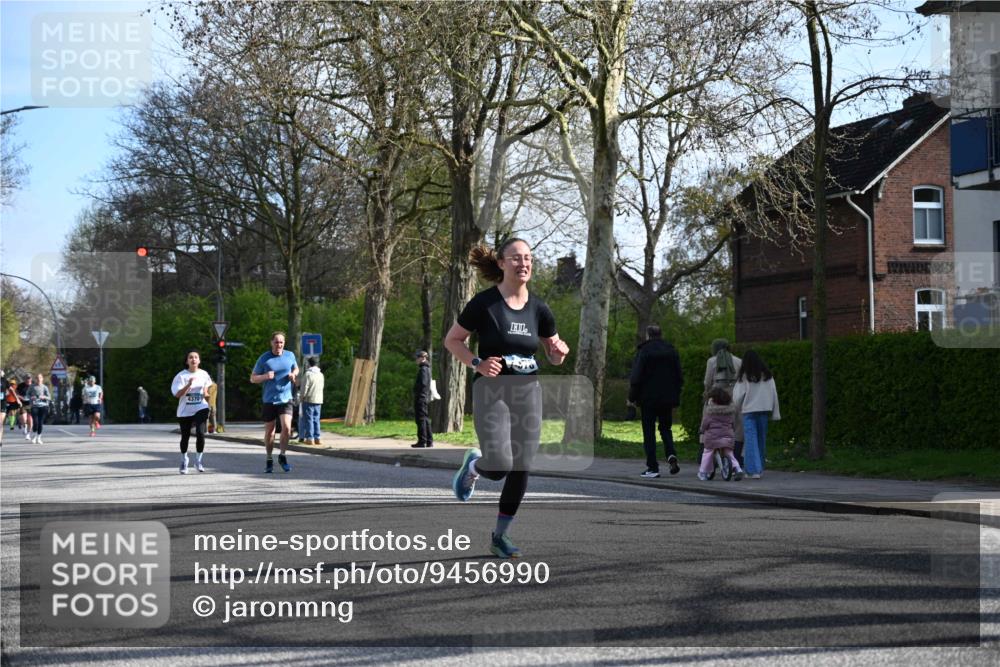 12.04.2026 - 45. Internationalen Wilhelmsburger Insellauf J. Mangold http://msf.ph/oto/9456990 12.04.2026 10:32:20 Ziel 4554, 4378, 3675, 3876, 3506, 4370, 3983, 3114, 4150, 3296, 3323, 5639, 2071, 3014, 5623, 3708 meine-sportfotos.de