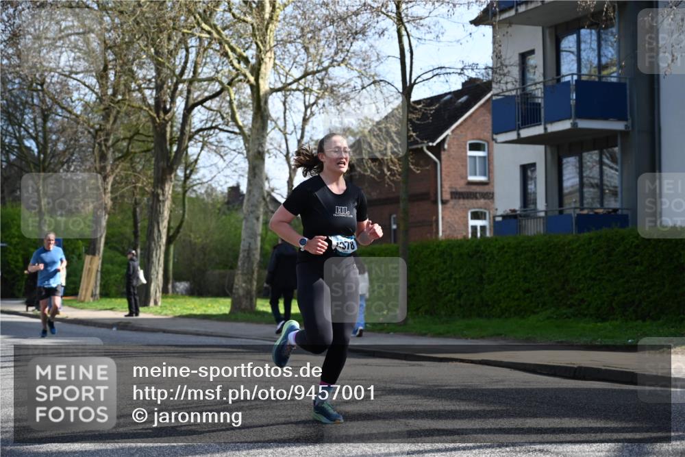 12.04.2026 - 45. Internationalen Wilhelmsburger Insellauf J. Mangold http://msf.ph/oto/9457001 12.04.2026 10:32:21 Ziel 4554, 4378, 3675, 3876, 3506, 4370, 3983, 3114, 4150, 3296, 3323, 5639, 2071, 3014, 5623, 3708 meine-sportfotos.de