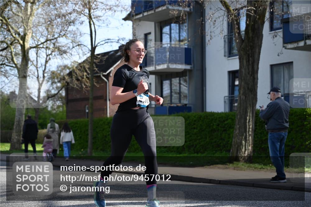 12.04.2026 - 45. Internationalen Wilhelmsburger Insellauf J. Mangold http://msf.ph/oto/9457012 12.04.2026 10:32:21 Ziel 4554, 4378, 3675, 3876, 3506, 4370, 3983, 3114, 4150, 3296, 3323, 5639, 2071, 3014, 5623, 3708 meine-sportfotos.de