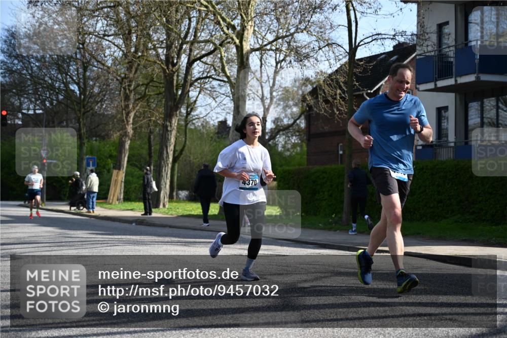 12.04.2026 - 45. Internationalen Wilhelmsburger Insellauf J. Mangold http://msf.ph/oto/9457032 12.04.2026 10:32:26 Ziel 4554, 4378, 3675, 3876, 3506, 4370, 3983, 3114, 4150, 3296, 3323, 5639, 2071, 3014, 5623, 3708, 4322, 3327 meine-sportfotos.de