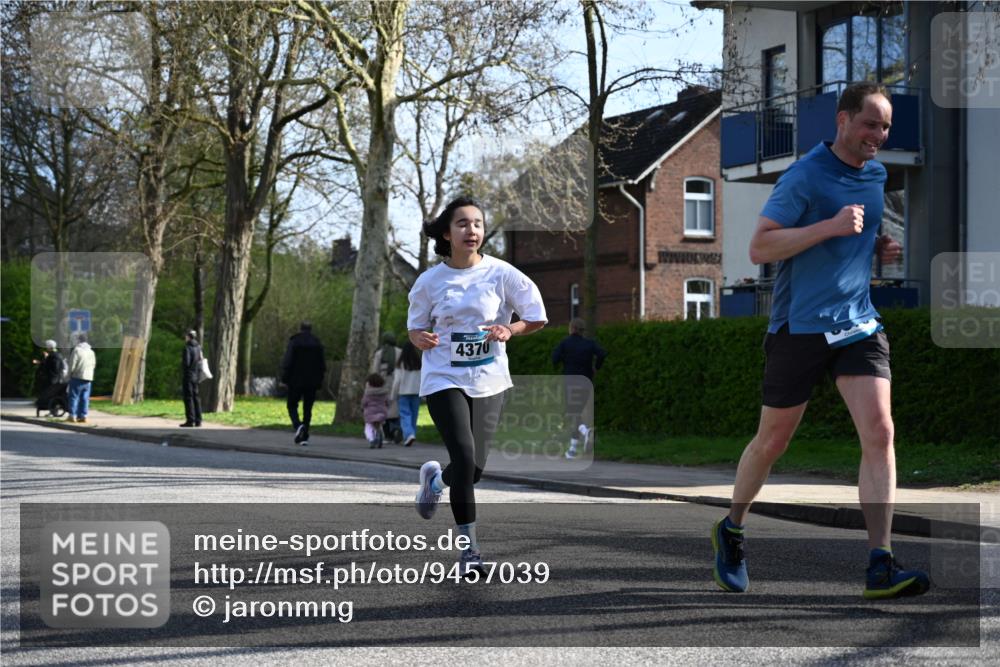 12.04.2026 - 45. Internationalen Wilhelmsburger Insellauf J. Mangold http://msf.ph/oto/9457039 12.04.2026 10:32:26 Ziel 4554, 4378, 3675, 3876, 3506, 4370, 3983, 3114, 4150, 3296, 3323, 5639, 2071, 3014, 5623, 3708, 4322, 3327 meine-sportfotos.de