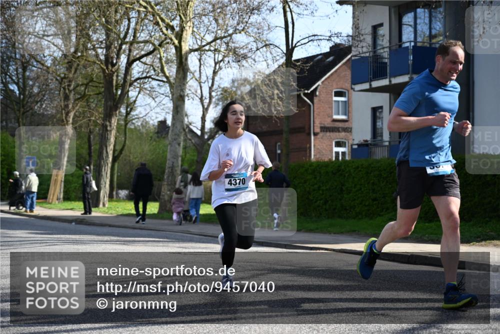 12.04.2026 - 45. Internationalen Wilhelmsburger Insellauf J. Mangold http://msf.ph/oto/9457040 12.04.2026 10:32:26 Ziel 4554, 4378, 3675, 3876, 3506, 4370, 3983, 3114, 4150, 3296, 3323, 5639, 2071, 3014, 5623, 3708, 4322, 3327 meine-sportfotos.de