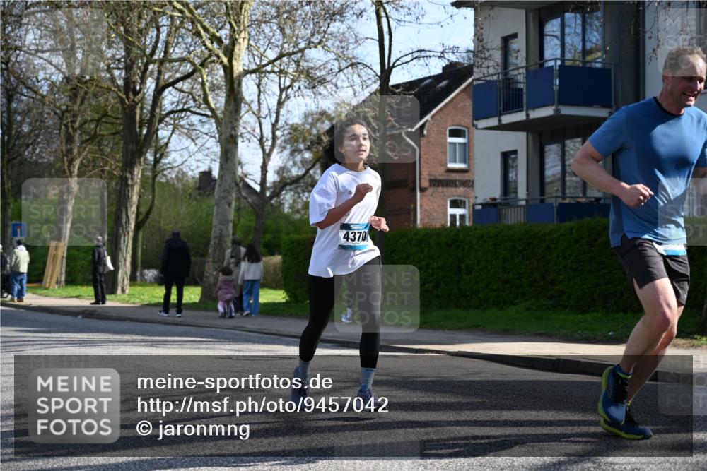 12.04.2026 - 45. Internationalen Wilhelmsburger Insellauf J. Mangold http://msf.ph/oto/9457042 12.04.2026 10:32:26 Ziel 4554, 4378, 3675, 3876, 3506, 4370, 3983, 3114, 4150, 3296, 3323, 5639, 2071, 3014, 5623, 3708, 4322, 3327 meine-sportfotos.de