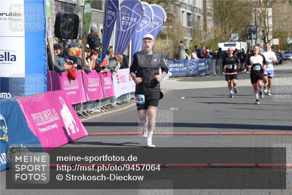12.04.2026 - 45. Internationalen Wilhelmsburger Insellauf Strokosch-Dieckow http://msf.ph/oto/9457064 12.04.2026 11:03:40 Ziel 2950 meine-sportfotos.de