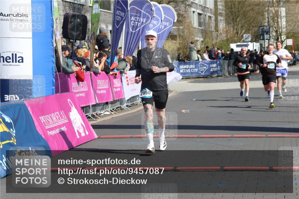 12.04.2026 - 45. Internationalen Wilhelmsburger Insellauf Strokosch-Dieckow http://msf.ph/oto/9457087 12.04.2026 11:03:40 Ziel 2950 meine-sportfotos.de