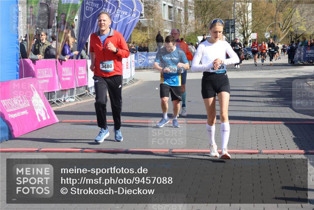 12.04.2026 - 45. Internationalen Wilhelmsburger Insellauf Strokosch-Dieckow http://msf.ph/oto/9457088 12.04.2026 10:46:41 Ziel 4755, 3480, 5050, 5598 meine-sportfotos.de