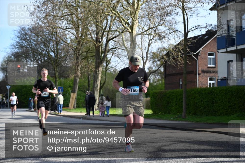 12.04.2026 - 45. Internationalen Wilhelmsburger Insellauf J. Mangold http://msf.ph/oto/9457095 12.04.2026 10:32:33 Ziel 3675, 3876, 3506, 4370, 3983, 3114, 4150, 3296, 3323, 5639, 2071, 3014, 5623, 3708, 4322, 3327, 5764, 2892 meine-sportfotos.de