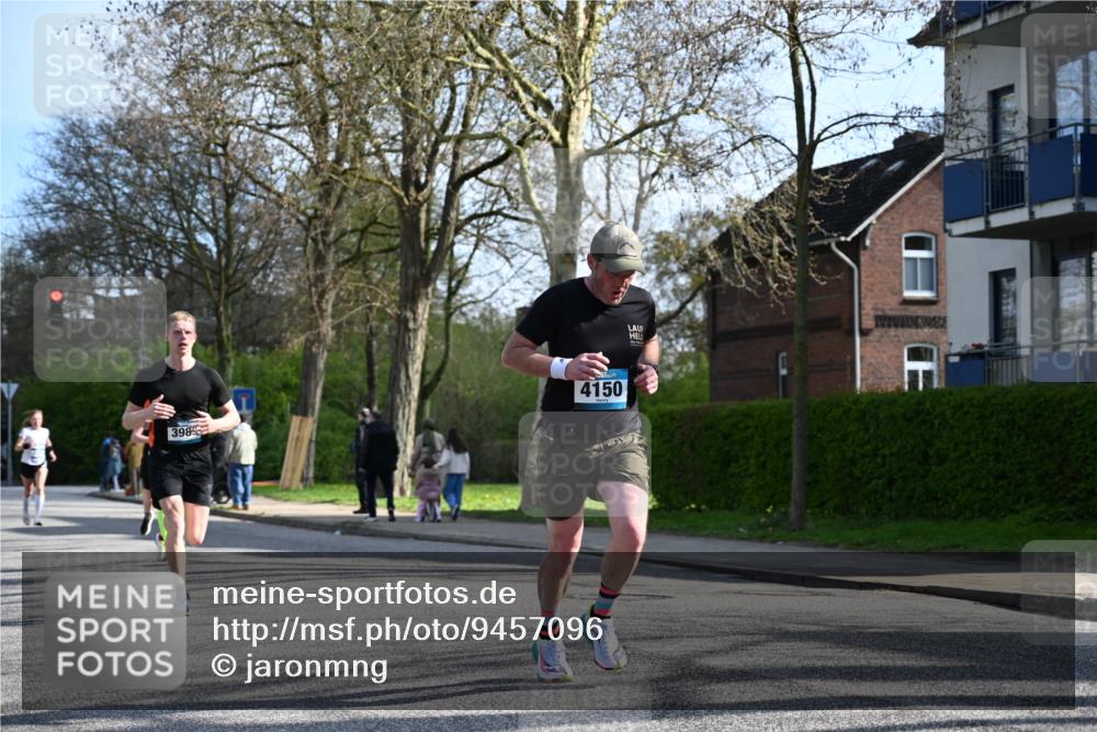 12.04.2026 - 45. Internationalen Wilhelmsburger Insellauf J. Mangold http://msf.ph/oto/9457096 12.04.2026 10:32:33 Ziel 3675, 3876, 3506, 4370, 3983, 3114, 4150, 3296, 3323, 5639, 2071, 3014, 5623, 3708, 4322, 3327, 5764, 2892 meine-sportfotos.de