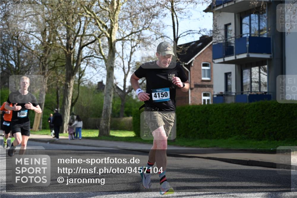 12.04.2026 - 45. Internationalen Wilhelmsburger Insellauf J. Mangold http://msf.ph/oto/9457104 12.04.2026 10:32:33 Ziel 3675, 3876, 3506, 4370, 3983, 3114, 4150, 3296, 3323, 5639, 2071, 3014, 5623, 3708, 4322, 3327, 5764, 2892 meine-sportfotos.de