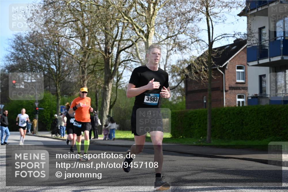 12.04.2026 - 45. Internationalen Wilhelmsburger Insellauf J. Mangold http://msf.ph/oto/9457108 12.04.2026 10:32:34 Ziel 3675, 3876, 3506, 4370, 3983, 3114, 4150, 3296, 3323, 5639, 2071, 3014, 5623, 3708, 4322, 4322, 3327, 5764, 2892 meine-sportfotos.de