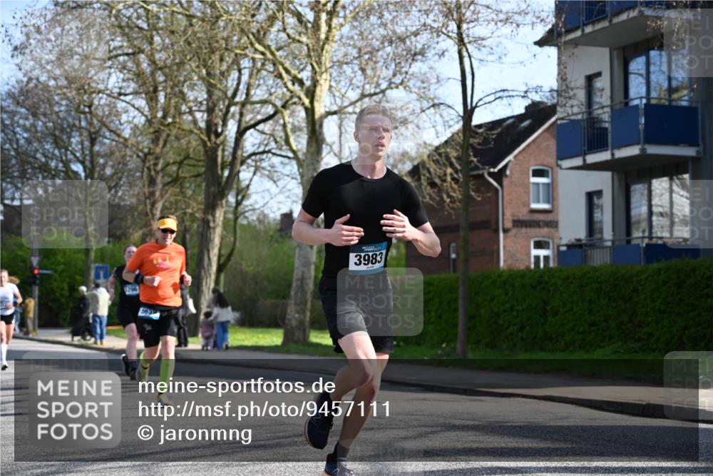 12.04.2026 - 45. Internationalen Wilhelmsburger Insellauf J. Mangold http://msf.ph/oto/9457111 12.04.2026 10:32:35 Ziel 3675, 3876, 3506, 4370, 3983, 3114, 4150, 3296, 3323, 5639, 2071, 3014, 5623, 3708, 4322, 3327, 5764, 2892 meine-sportfotos.de