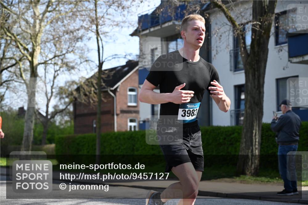 12.04.2026 - 45. Internationalen Wilhelmsburger Insellauf J. Mangold http://msf.ph/oto/9457127 12.04.2026 10:32:35 Ziel 3675, 3876, 3506, 4370, 3983, 3114, 4150, 3296, 3323, 5639, 2071, 3014, 5623, 3708, 4322, 3327, 5764, 2892 meine-sportfotos.de