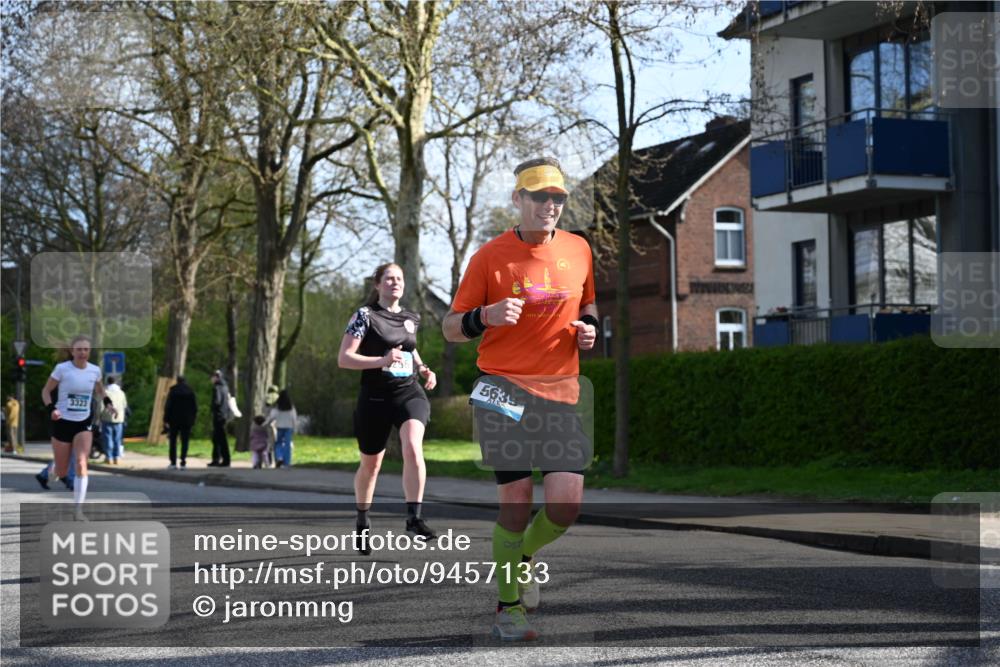 12.04.2026 - 45. Internationalen Wilhelmsburger Insellauf J. Mangold http://msf.ph/oto/9457133 12.04.2026 10:32:36 Ziel 3675, 3876, 3506, 4370, 3983, 3114, 4150, 3296, 3323, 5639, 2071, 3014, 5623, 3708, 4322, 3327, 5764, 2892 meine-sportfotos.de