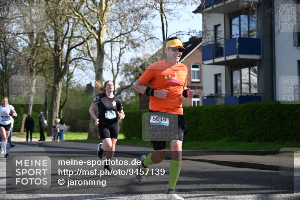 12.04.2026 - 45. Internationalen Wilhelmsburger Insellauf J. Mangold http://msf.ph/oto/9457139 12.04.2026 10:32:37 Ziel 3675, 3876, 3506, 4370, 3983, 3114, 4150, 3296, 3323, 5639, 2071, 3014, 5623, 3708, 4322, 3327, 3327, 5764, 2892 meine-sportfotos.de